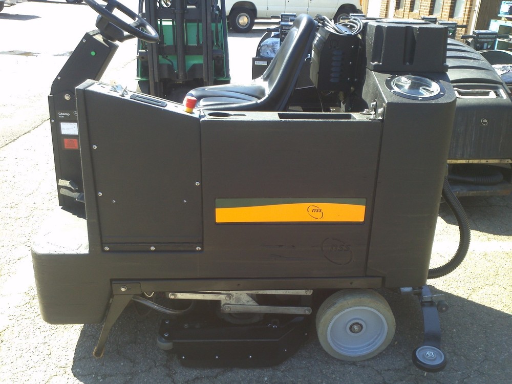 NSS CHAMP 3329 ride-on automatic floor scrubber 33″, 60 day parts WARRANTY