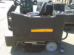 NSS CHAMP 3329 ride-on automatic floor scrubber 33″, 60 day parts WARRANTY