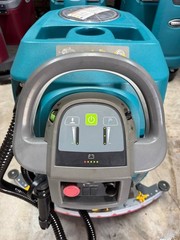 Tennant T500e 32″ Dual Disk Walk-Behind Floor Scrubber Cleaner | 545 Hrs