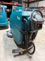 Tennant T500e 32″ Dual Disk Walk-Behind Floor Scrubber Cleaner | 745 Hrs