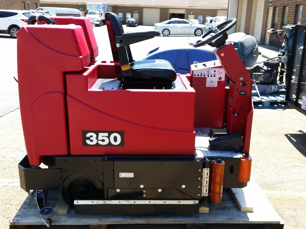 TomCat 350 35inch Disc Rider Floor Scrubber under 700Hours 60 day parts WARRANTY
