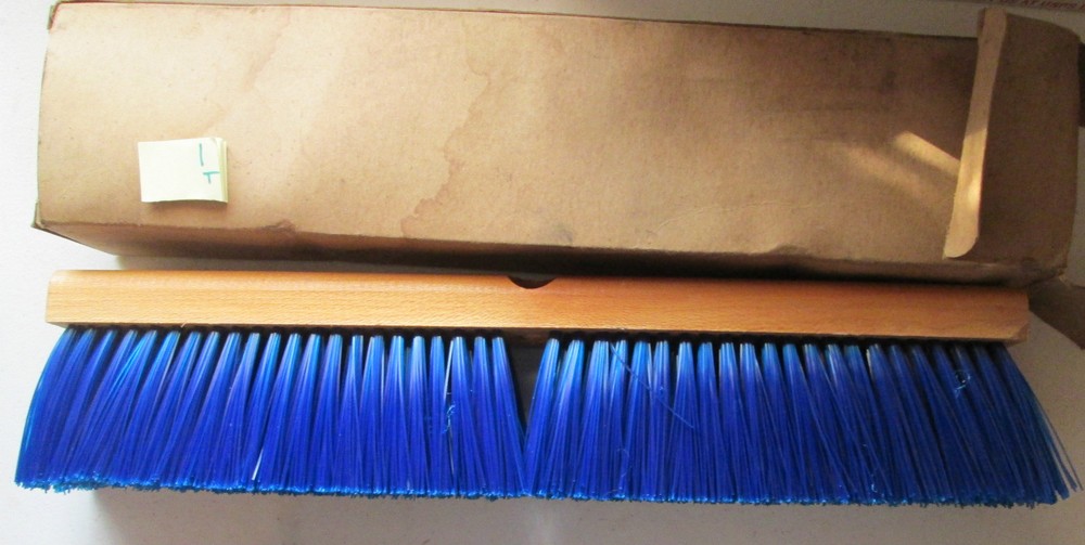 OSBORN 18″ ECONOMY COARSE SWEEP BROOM 81021 3″ TRIM SYNTHETIC (ZZ2)