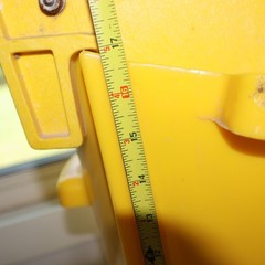 Rubbermaid Commercial 8 3/4 Gal Yellow Side Press Mop Bucket And Wringer