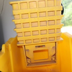 Rubbermaid Commercial 8 3/4 Gal Yellow Side Press Mop Bucket And Wringer