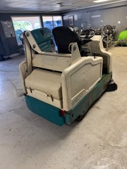 Tennant 6200 Ride-On Sweeper Battery Powered FULLY TESTED. FREE SHIPPING!