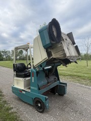 Tennant 6600 Propane Ride-On Sweeper w/ Side Brush
