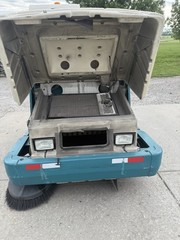 Tennant 6600 Propane Ride-On Sweeper w/ Side Brush