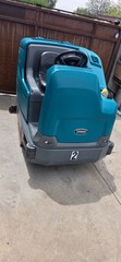 Tennant T17 ec-H2O Industrial Floor Scrubber – Tested & Working + Charger