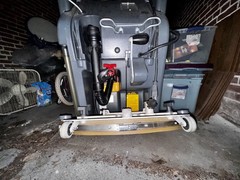 Advance SC450 Floor Scrubber – Commercial Auto Scrubber – Pick up