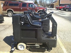 NSS CHAMP 3329 ride-on automatic rider floor scrubber 33″ 60 day parts WARRANTY
