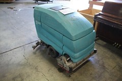 Tennant 5700 XP 32″ Cylindrical Walk Behind Floor Scrubber