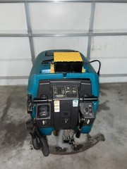 2011 floor Tennant Scrubber