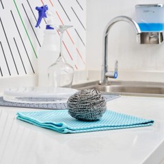 Restaurantware Stainless Steel Scrubber 100-Pack 3.15 X 3.15 X 1.969 Inches