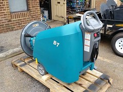 TENNANT B7 27″ Walk Behind battery Burnisher under 300 hr 60 days parts WARRANTY