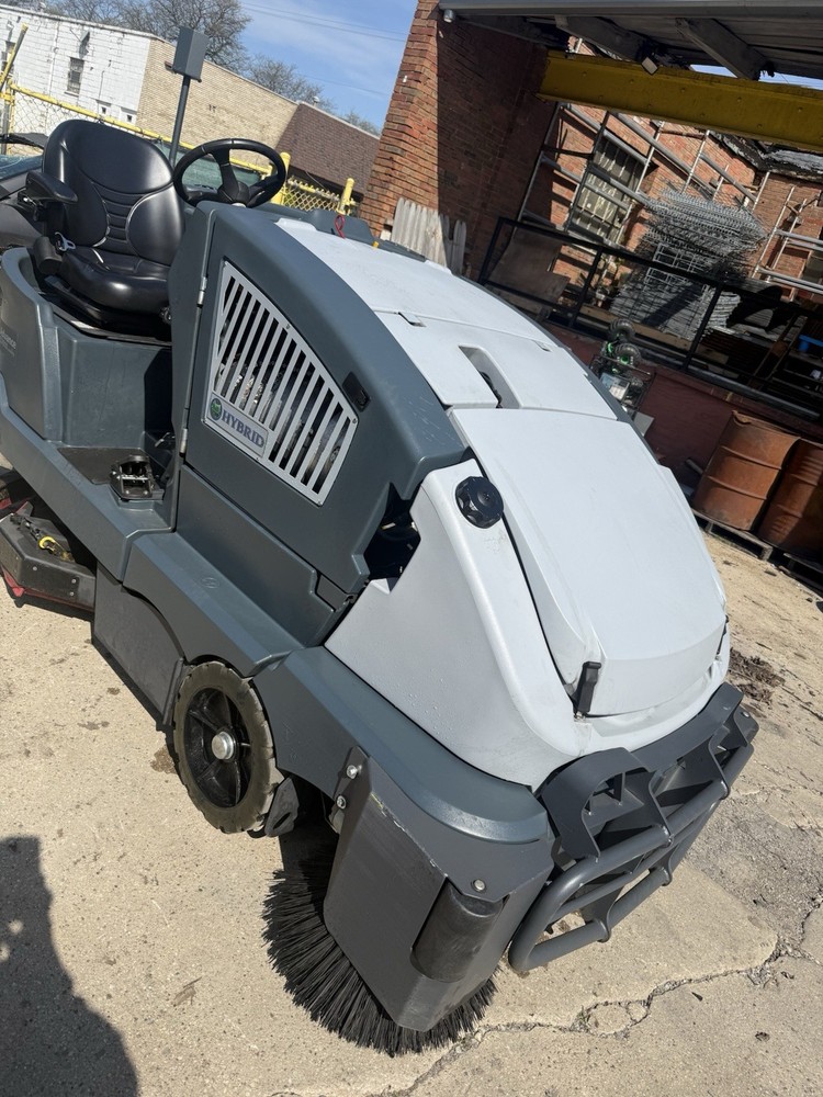 2021 Advance CS7010 48 LP Hybrid 48″ Warehouse Rider Sweeper Scrubber 276HRS!