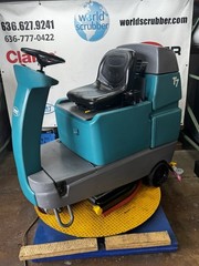 Tennant T7 RideOn Floor Scrubber 32” 09/17 Low Hours 513 Stock#1250