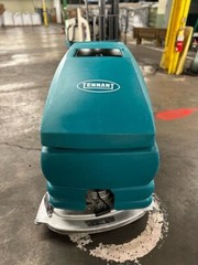 Tennant 5680 self drive Floor Scrubber